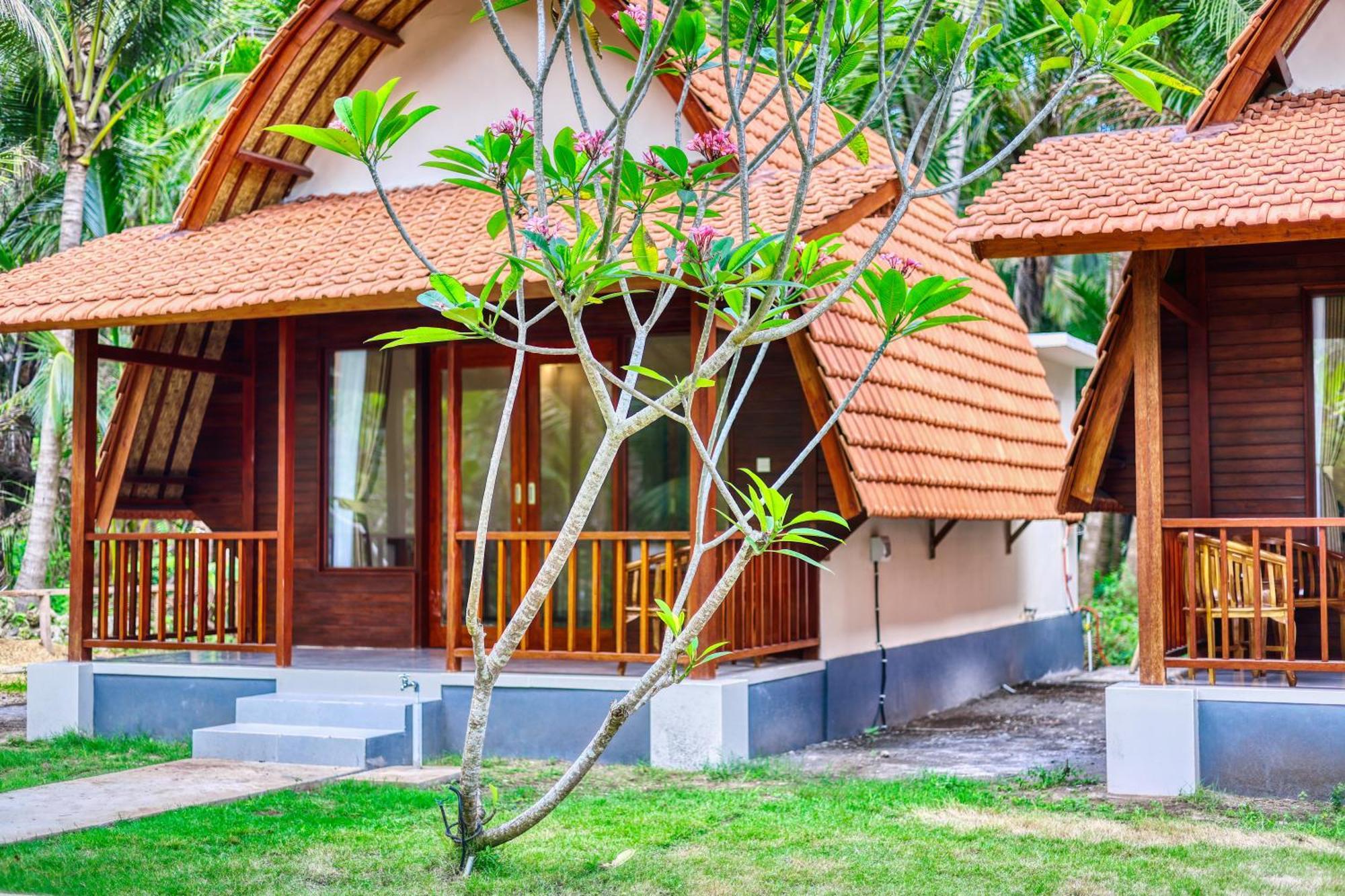 Puri Yalus Bungalow Apartment Toyapakeh Ngoại thất bức ảnh